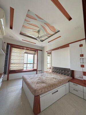 Bedroom in 2.5 BHK Apartment at Oberoi Realty Woods, Goregaon East – for Rent