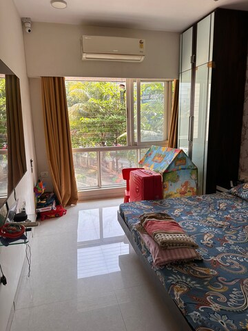 Living Room in 2.5 BHK Apartment at Kalpataru Towers, Kandivali East – for Sale