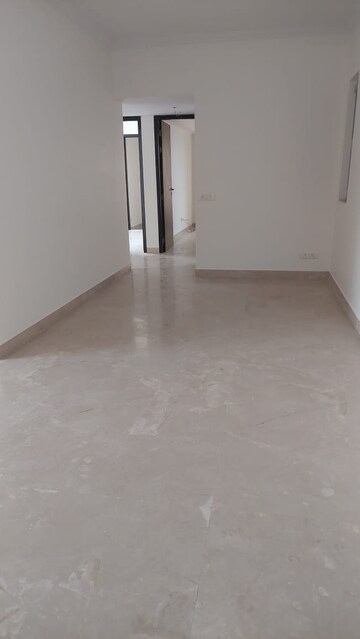 Room in 2 BHK Apartment at DB Woods, Goregaon East – for Rent