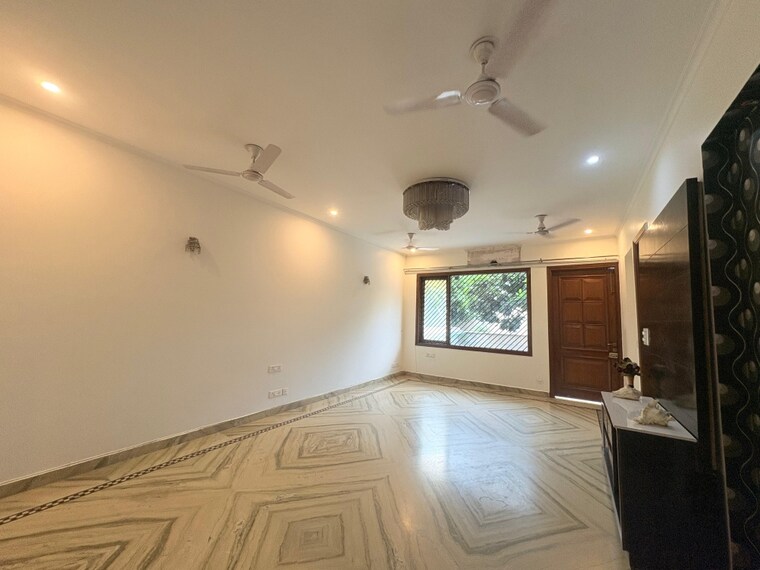 Room, sector 43 6+ Bedroom 161 Sq.Yd. Independent House In Sector 43 Gurgaon 9431674