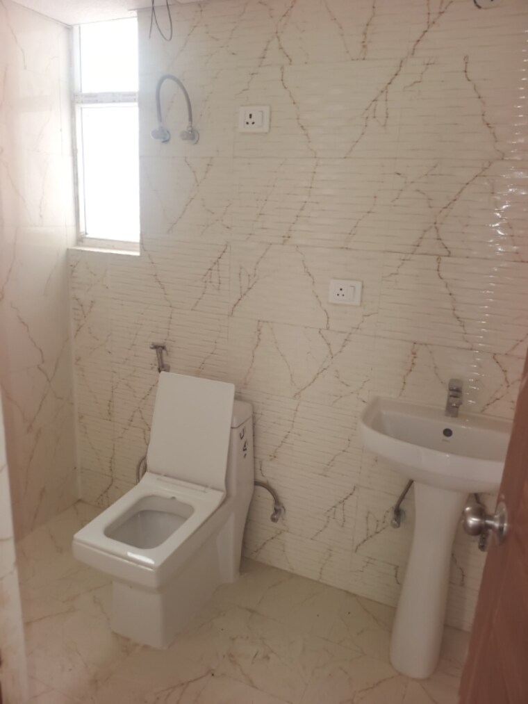 Bathroom, earthcon-casa-grande-ii 2 Bedroom 1155 Sq.Ft. Apartment In Chi V Greater Noida Greater Noida 9432007
