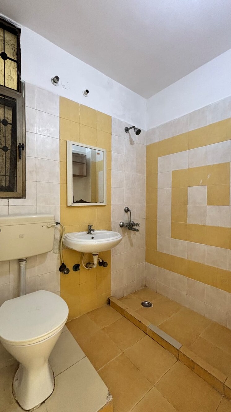Bathroom, ashiana-green 2 Bedroom 1250 Sq.Ft. Apartment In Ahinsa Khand 2 Ghaziabad 9431704