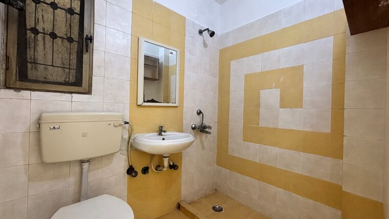 Bathroom, ashiana-green 2 Bedroom 1250 Sq.Ft. Apartment In Ahinsa Khand 2 Ghaziabad 9431704