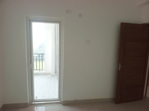 Room in 2 BHK Apartment at Earthcon Casa Grande II, Chi V Greater Noida – for Sale