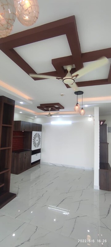 Room in 2 BHK Apartment at Mantri Lithos, Thanisandra – for Rent