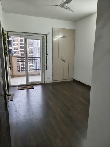 Room in 3 BHK Apartment at Ajnara Le Garden, Sector 16b Greater Noida – for Rent