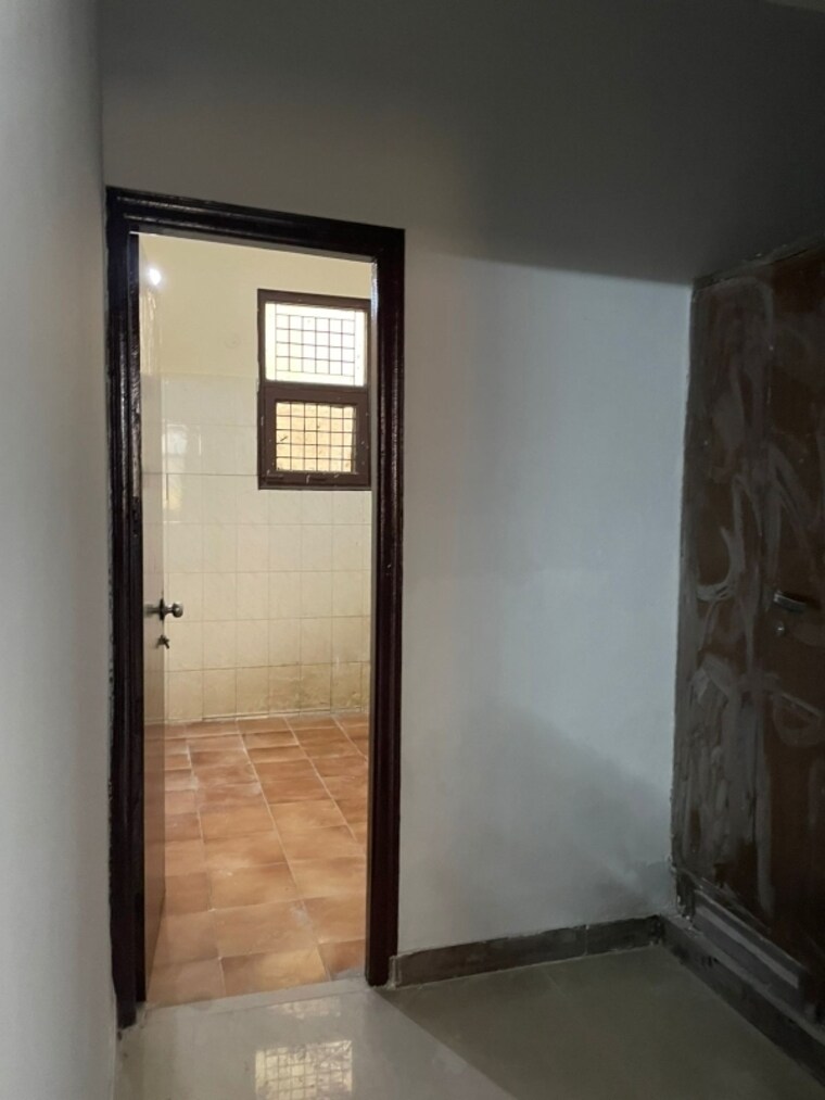 Room, sector 50 3 Bedroom 2500 Sq.Ft. Independent House In Sector 50 Noida 9431811
