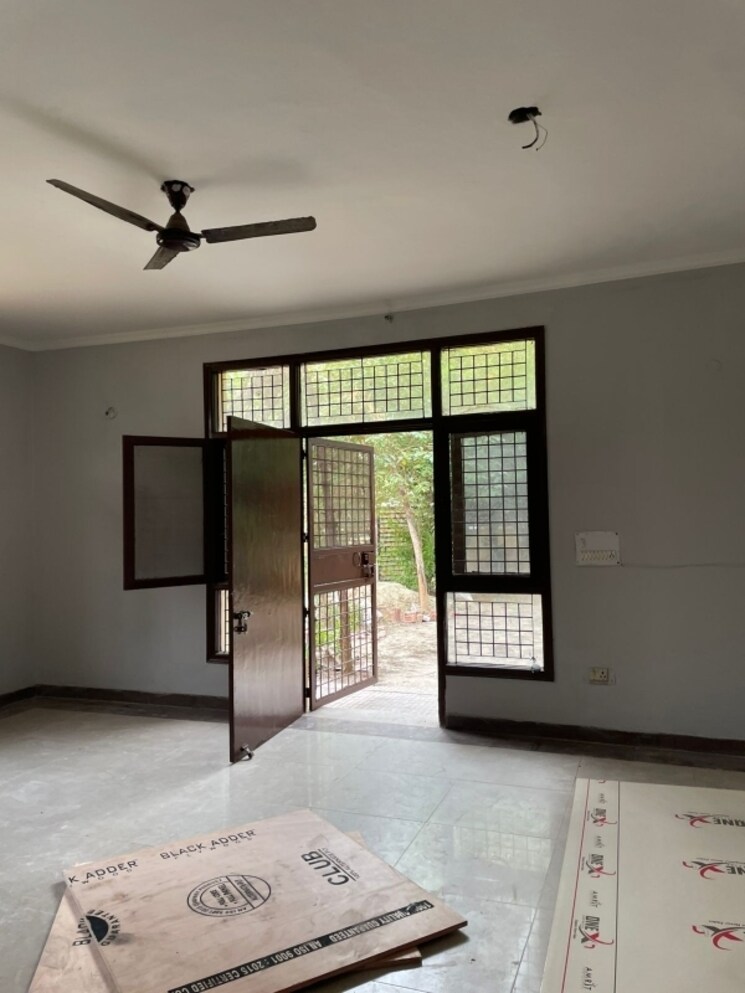 Room, sector 50 3 Bedroom 2500 Sq.Ft. Independent House In Sector 50 Noida 9431811