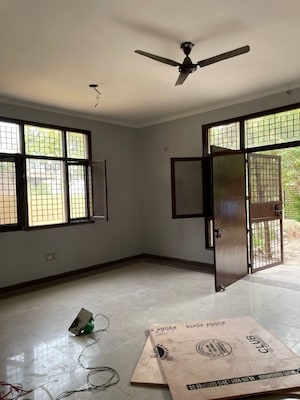 Room in 3 BHK Independent House at Sector 50 – for Rent