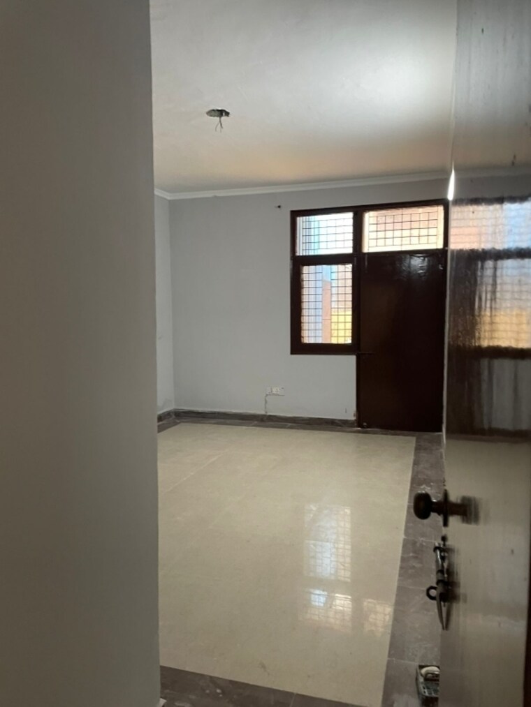 Room, sector 50 3 Bedroom 2548 Sq.Ft. Independent House In Sector 50 Noida 9432032