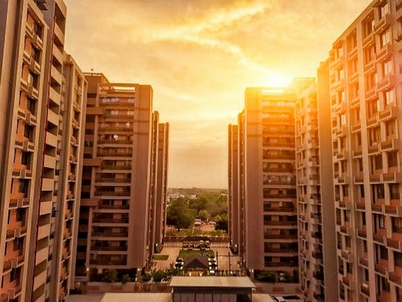 3 BHK + Servant Room Apartment For Rent in Vaishnodevi Circle