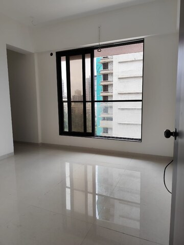 Room in 3 BHK Apartment at Mahavir Majesty, Kandivali West – for Rent