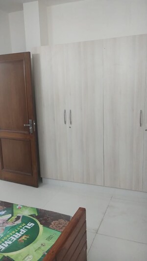 Room in 1 BHK Builder Floor at Sector 54 – for Rent