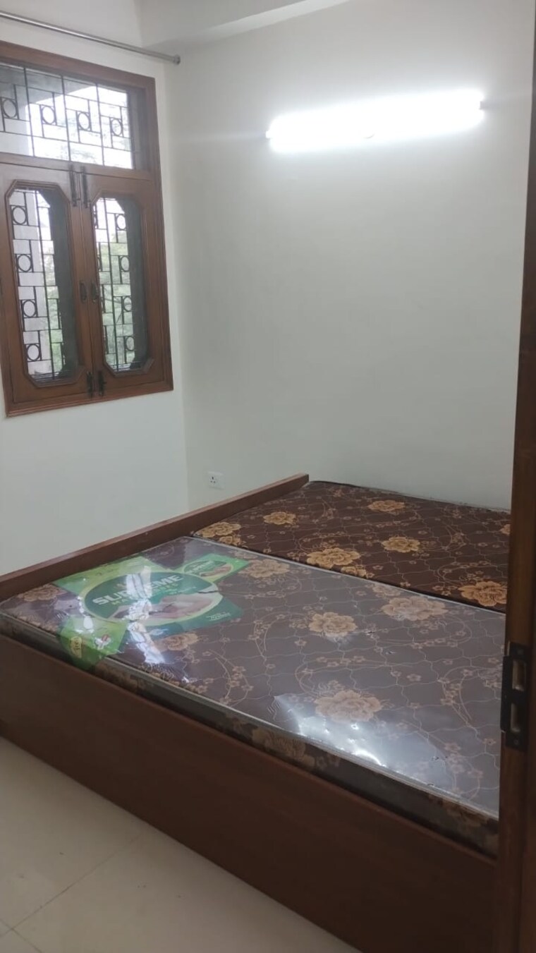 Bedroom, sector 54 1 Bedroom 600 Sq.Ft. Builder Floor In Sector 54 Gurgaon 9432012