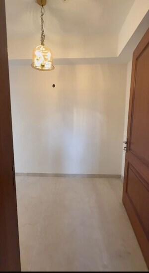 Room in 4 BHK Builder Floor at Sector 104 – for Sale