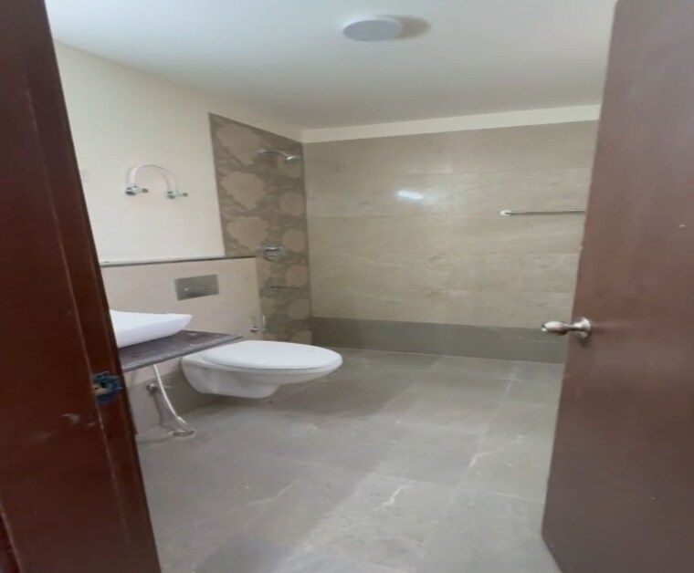 Room, sector 104 4 Bedroom 3150 Sq.Ft. Builder Floor In Sector 104 Gurgaon 9432140