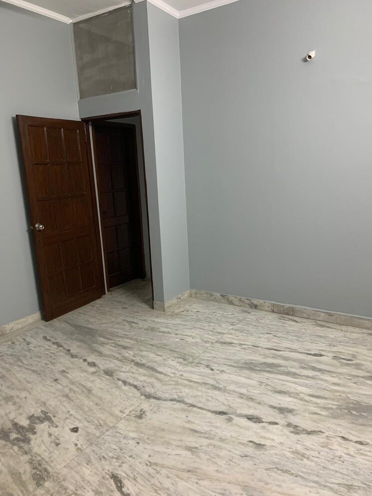 Room, greater kailash i 4 Bedroom 400 Sq.Yd. Builder Floor In Greater Kailash I Delhi 9432126