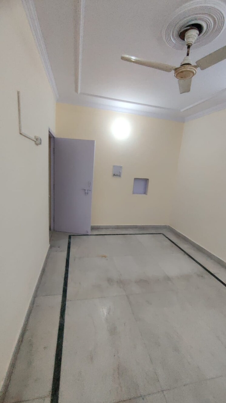 Room, mayur vihar phase 1 extension 3.5 Bedroom 1450 Sq.Ft. Apartment In Mayur Vihar Phase 1 Extension Delhi 9432163