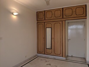 Room in 3.5 BHK Apartment at Mayur Vihar Phase 1 Extension – for Sale