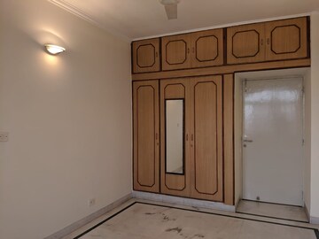 Room in 3.5 BHK Apartment at Mayur Vihar Phase 1 Extension – for Sale