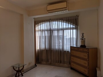Room in 3.5 BHK Apartment at Mayur Vihar Phase 1 Extension – for Sale