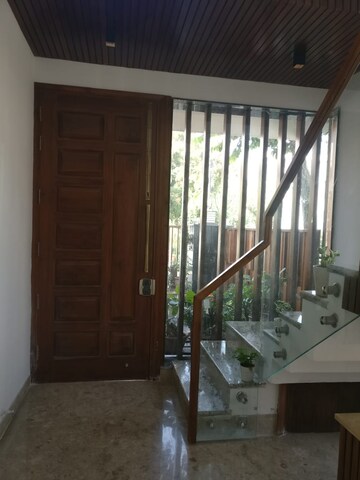 Staircase in 3 BHK Builder Floor at Sector 43 – for Rent