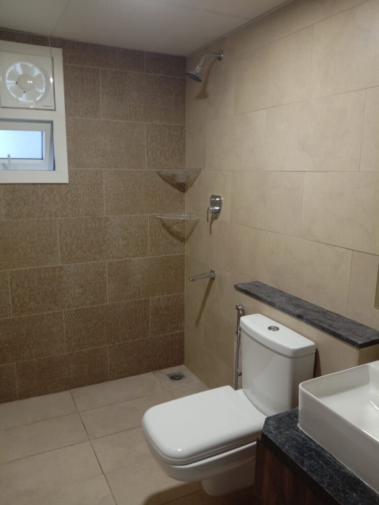 Bathroom, suncity-essel-tower 4 Bedroom 2964 Sq.Ft. Apartment In Sector 28 Gurgaon 9432184