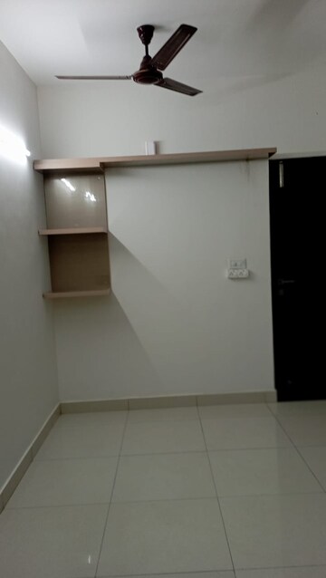 Room in 3 BHK Apartment at Suncity Essel Tower, Sector 28 – for Rent