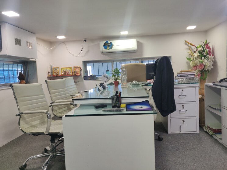Team Area, malad west Commercial Office Space 810 Sq.Ft. In Malad West Mumbai 9432406