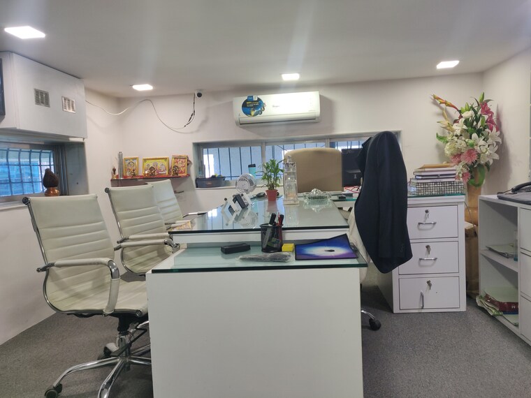 Team Area, malad west Commercial Office Space 810 Sq.Ft. In Malad West Mumbai 9432406