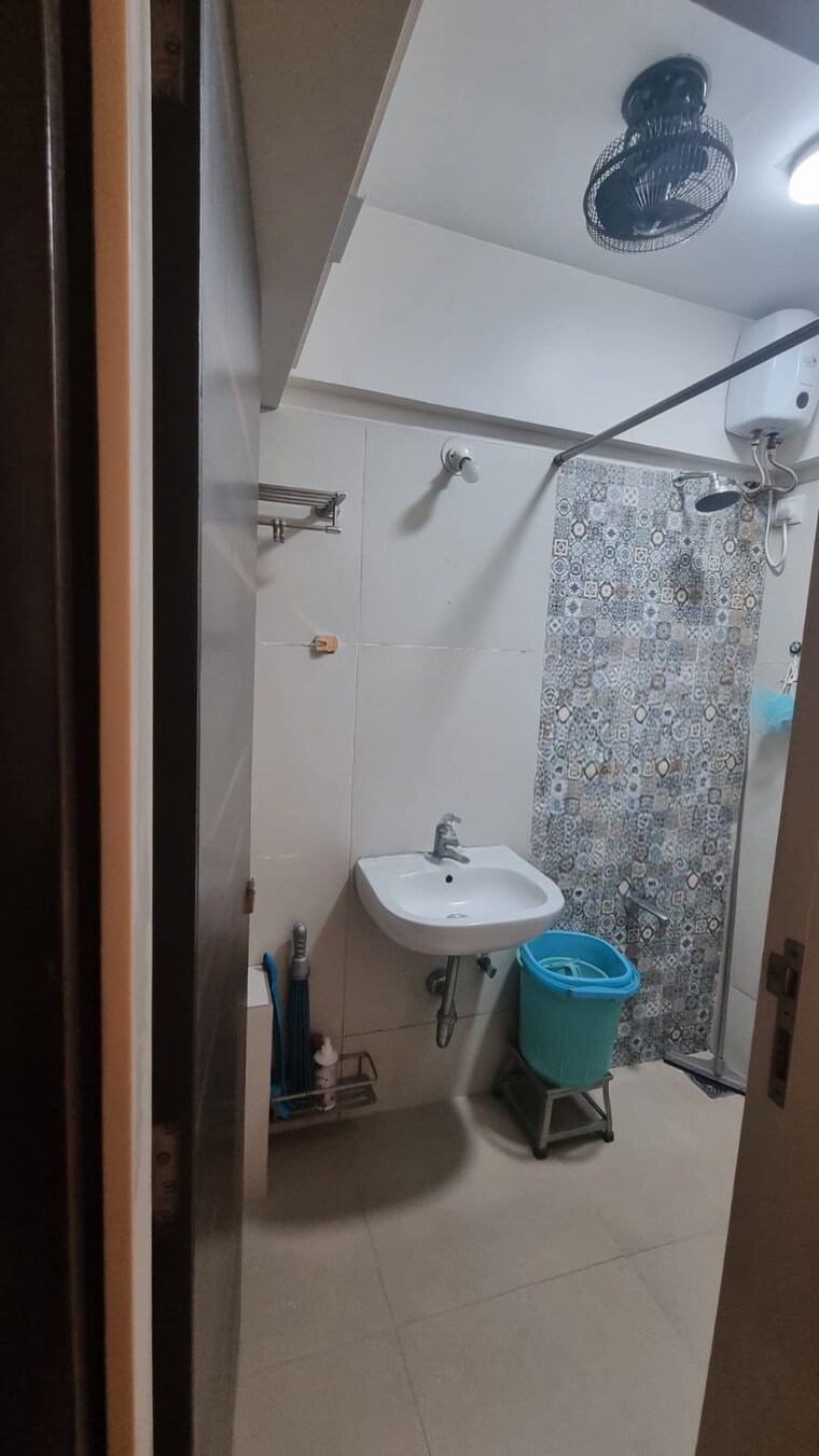 Bathroom, new-india-grace-luxuria 3 Bedroom 887 Sq.Ft. Apartment In Malad West Mumbai 9432487