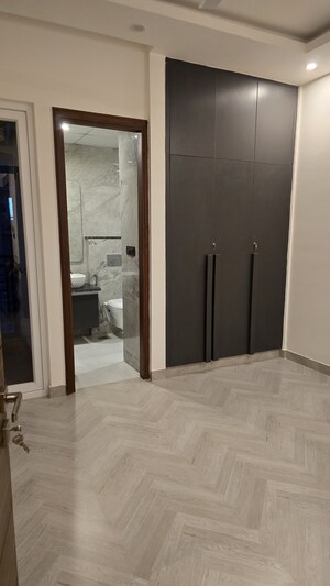 Building Lobby in 2.5 BHK Apartment at Ireo Skyon, Sector 60 – for Sale