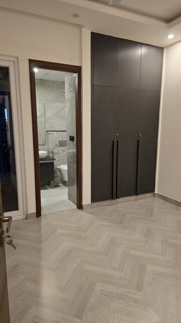 Building Lobby in 2.5 BHK Apartment at Ireo Skyon, Sector 60 – for Sale