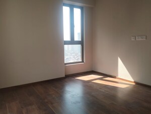 Room in 2 BHK Apartment at Siddha Seabrook, Kandivali West – for Rent