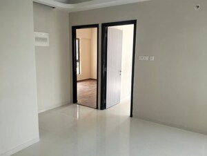 Room in 2 BHK Apartment at Siddha Seabrook, Kandivali West – for Rent