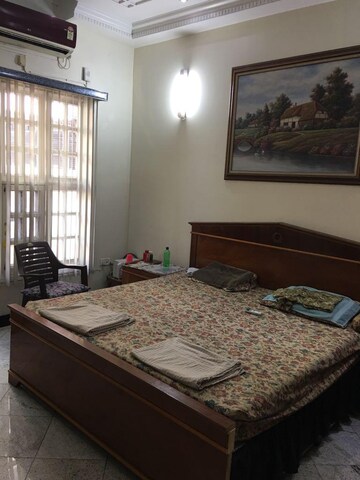Bedroom in 5 BHK Villa at Sector 15 – for Rent
