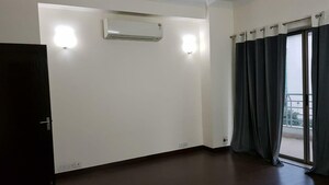 Room in 4 BHK Apartment at Parsvnath Exotica, Sector 53 – for Sale