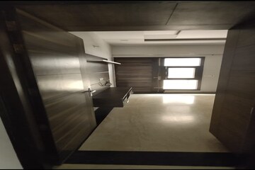 Furnished Amenities in 5 BHK Independent House at Sector 27 – for Rent