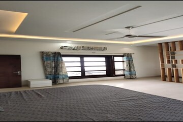 Bedroom in 5 BHK Independent House at Sector 27 – for Rent
