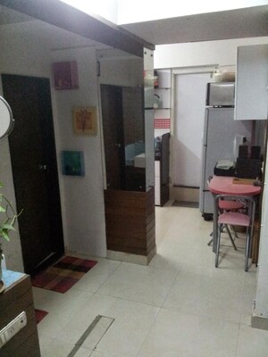 Team Area in 1 BHK Apartment at Amisha Apartments, Kandivali West – for Rent