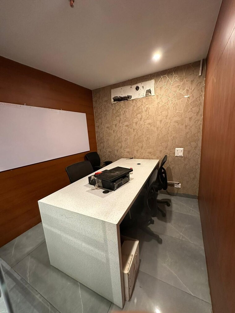 Team Area, motia-citi-royal-business-park Commercial Office Space 600 Sq.Ft. In Ambala Highway Zirakpur 9432994