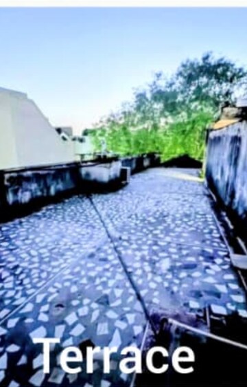 Terrace in 3 BHK Builder Floor at Safdarjung Enclave – for Rent