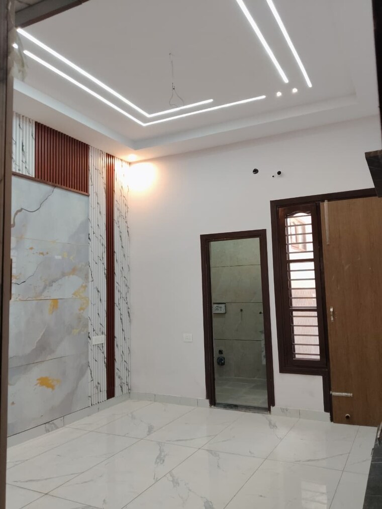 Room, vip road 3.5 Bedroom 160 Sq.Yd. Independent House In Vip Road Zirakpur 9432960