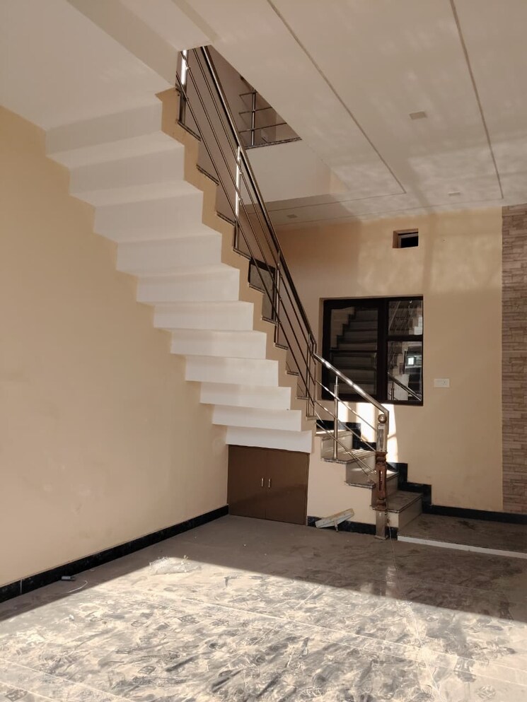 undefined, vip road 3.5 Bedroom 160 Sq.Yd. Independent House In Vip Road Zirakpur 9432960