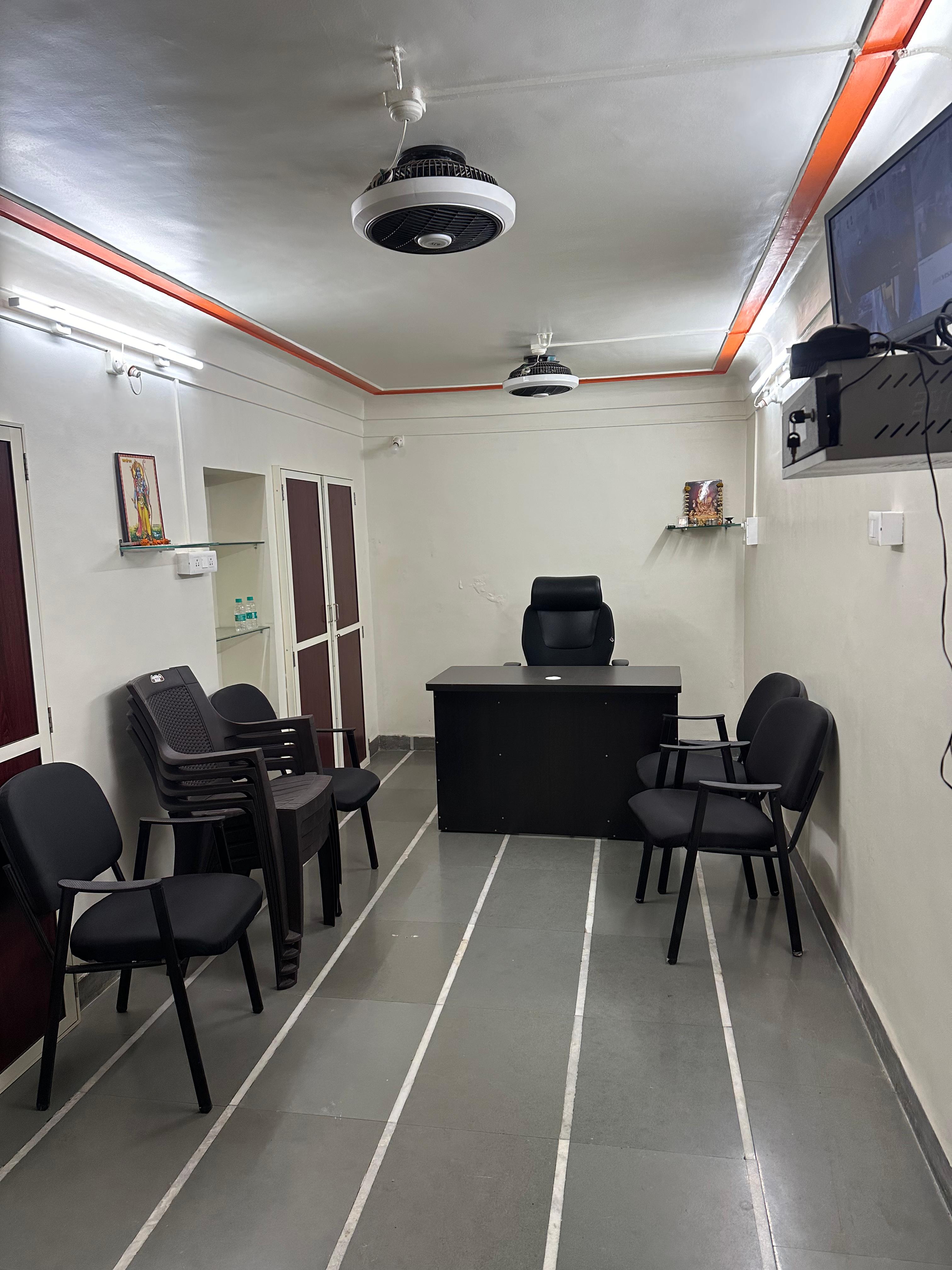 Office Space For Rent in Vandana Apartment