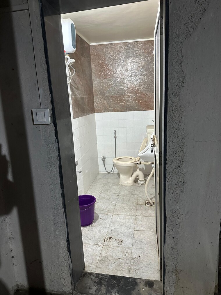 Bathroom, vandana-apartment Commercial Office Space 350 Sq.Ft. In Senapati Bapat Road Pune 9433135