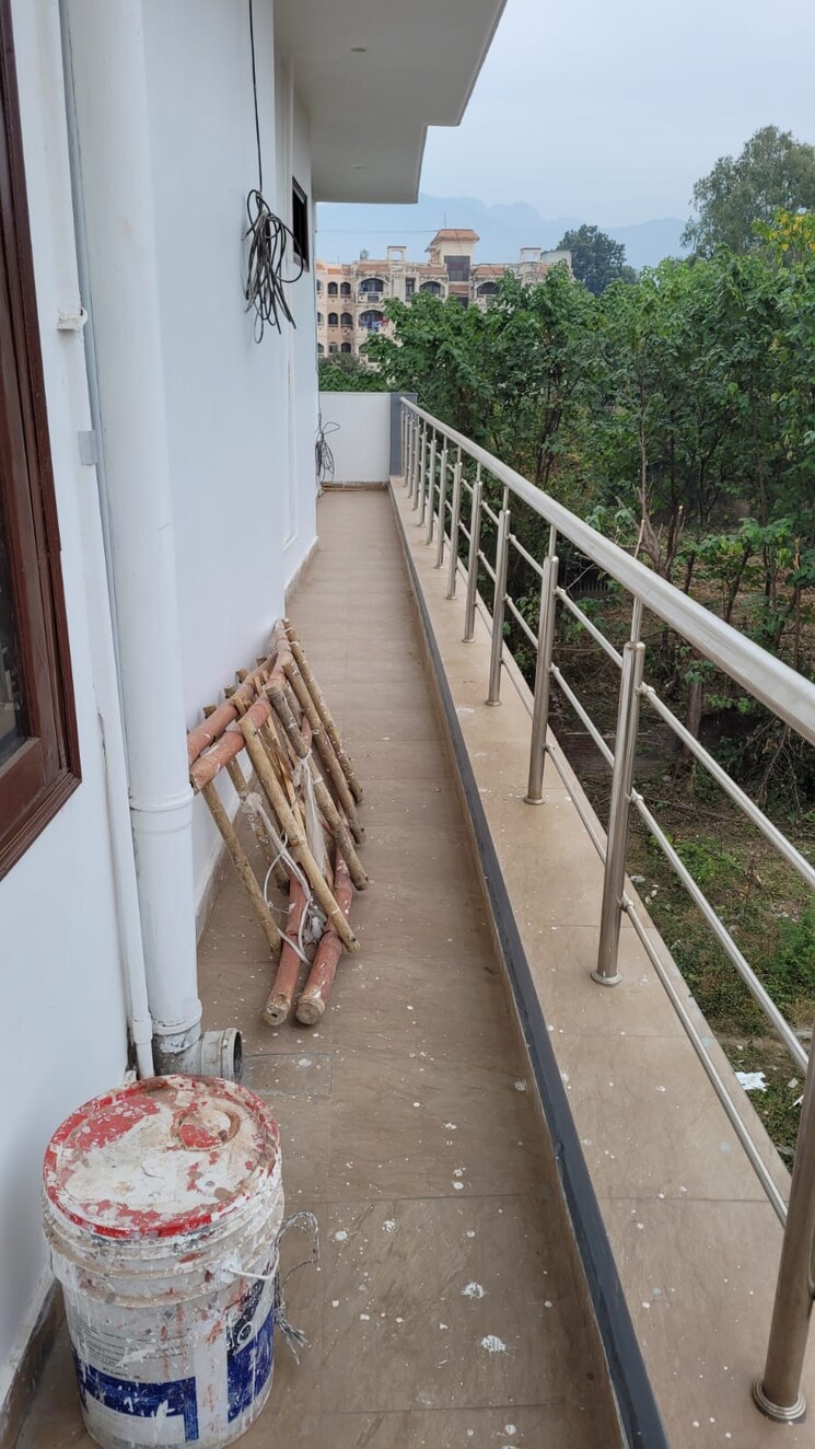 Balcony, jakhan rajpur road 3 Bedroom 2250 Sq.Ft. Apartment In JakhaN Rajpur Road Dehradun 9433146