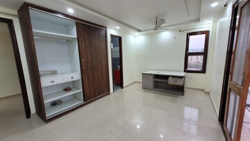 Room in 3 BHK Apartment at JakhaN-Rajpur Road – for Rent
