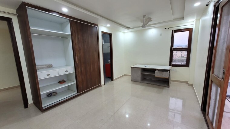 Room, jakhan rajpur road 3 Bedroom 2250 Sq.Ft. Apartment In JakhaN Rajpur Road Dehradun 9433146
