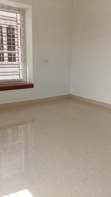 Room in 3 BHK Apartment at Kristi Villa, Chinar Park – for Sale